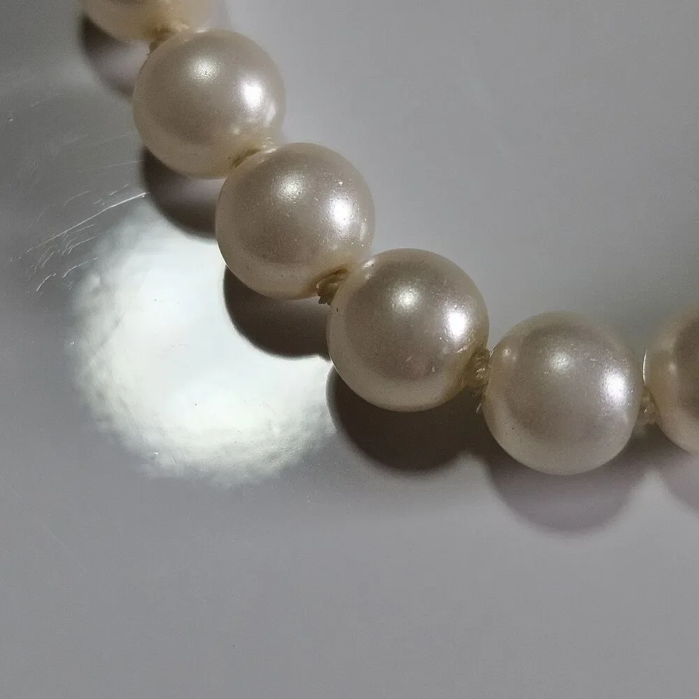 Vintage ROC Cream Colored Faux Pearl Bracelet 7